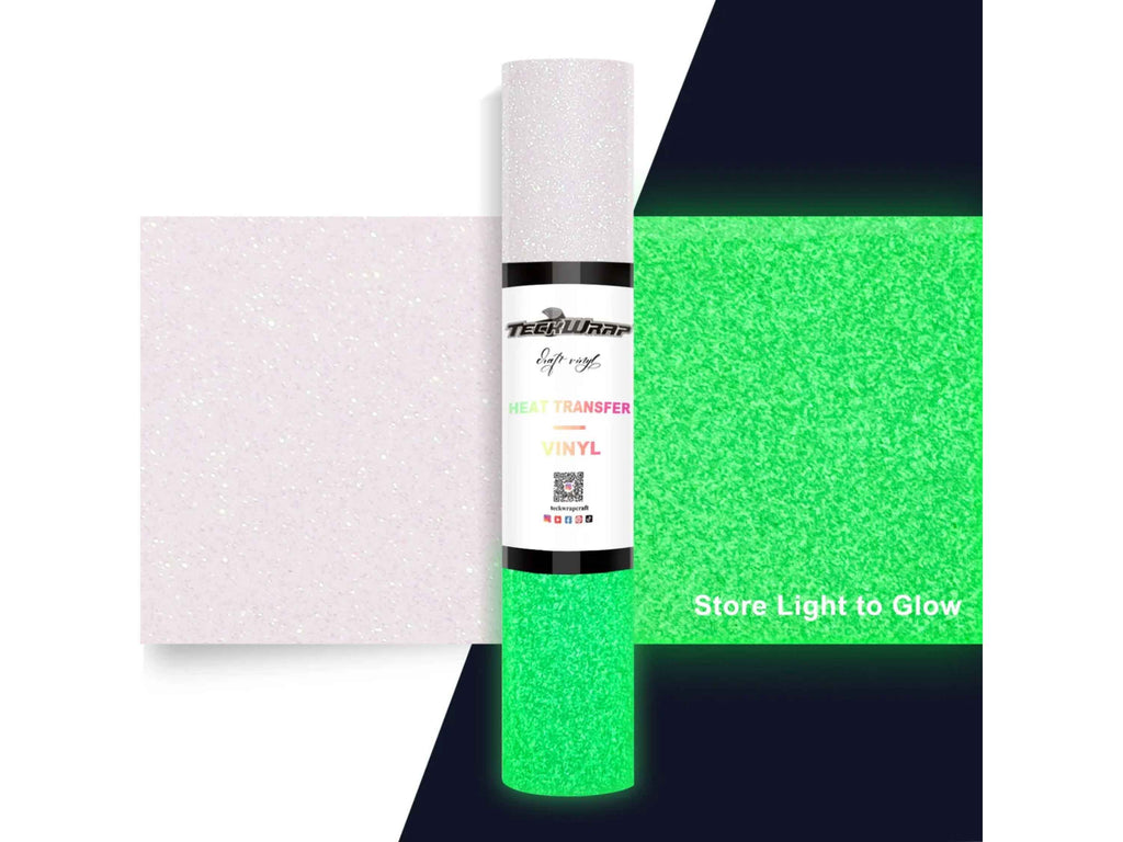 Weiße Glow-in-the-Dark Textilfolie von TeckWrap Craft – dezenter Glitzer bei Tag, grünes Leuchten im Dunkeln
