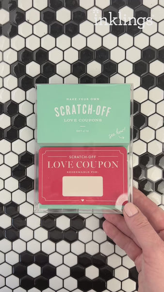 Video mit Anleitung des Love Coupons Sets mit Rubbelfeldern, die man mit kleinen Botschaften für seine Liebsten befüllen kann. 