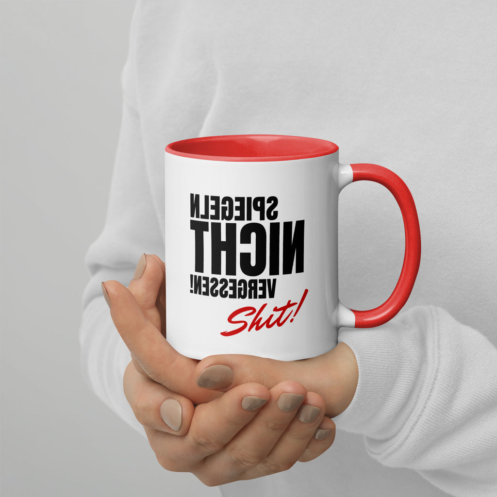 Person hält rote Tasse mit Plotter-Fail-Spruch – ideal für Cricut- oder Silhouette-Fans