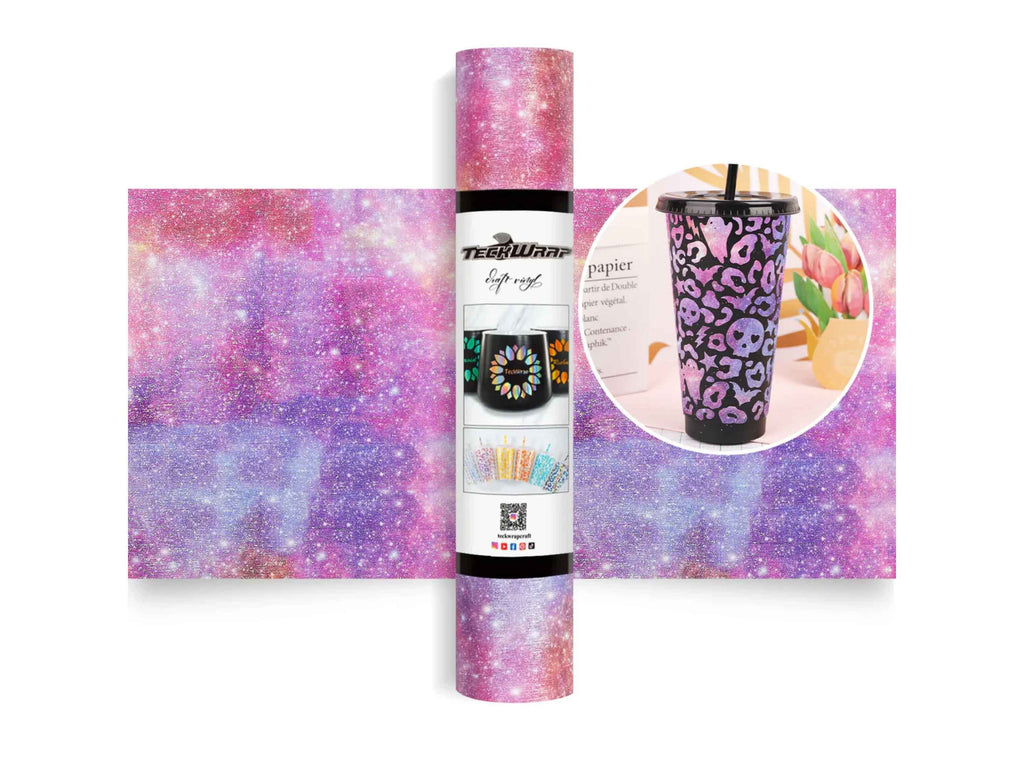 Glitter Brush Vinylfolie im Purple Nebula Look – kräftige Lila-Töne kombiniert mit holografischem Glitzer. DIY-Beispiel für personalisierte Deko auf Acryl oder Glas mit Plotter-Design.