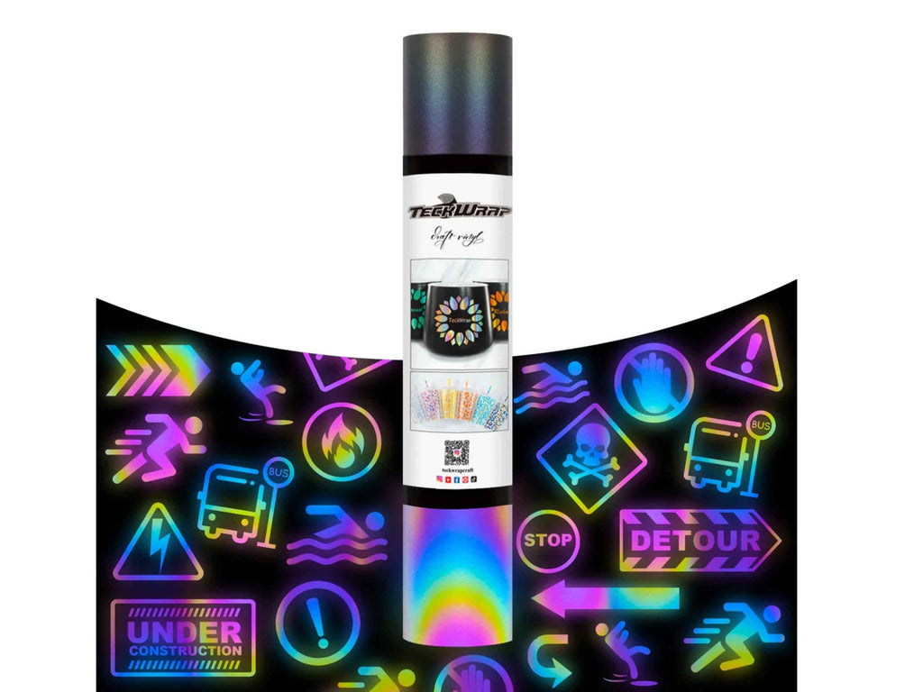 Rolle der reflektierenden TeckWrap Craft Vinylfolie in Schwarz mit Regenbogeneffekt, umgeben von DIY-Designs wie Schildern und Symbolen – ideal für kreative und sichere Projekte.