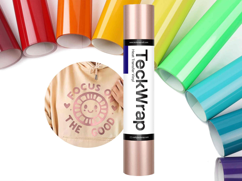 Detailansicht der HTV PU Folie in Rosegold auf Hoodie mit Fokus-Design – glänzender Plott auf beigefarbenem Stoff.